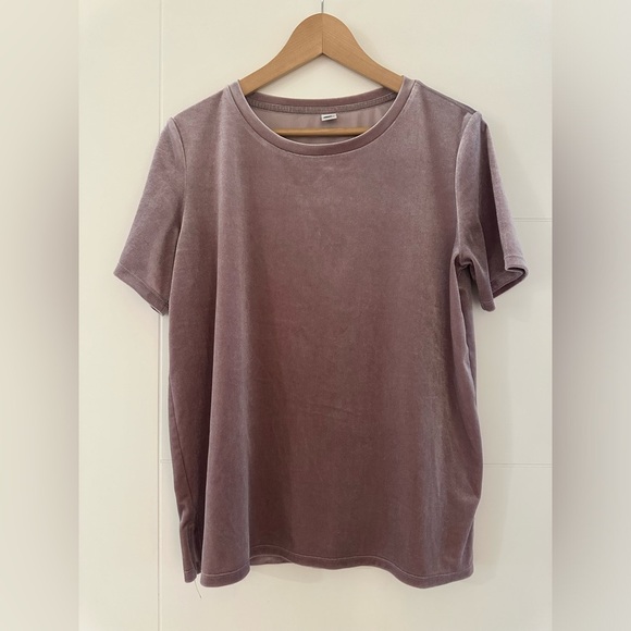 Old Navy Tops - 🛍️ $5 SALE Old Navy Velvet Crew Neck, EUC, size medium.